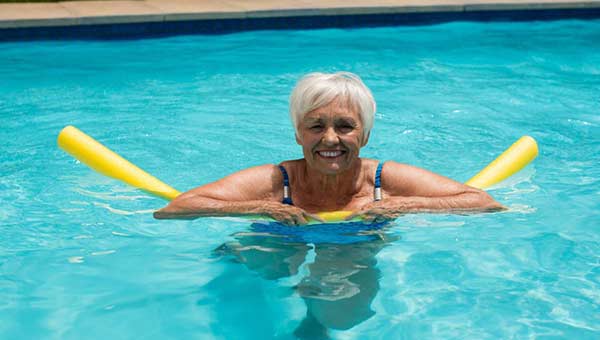آموزش شنای سالمندان