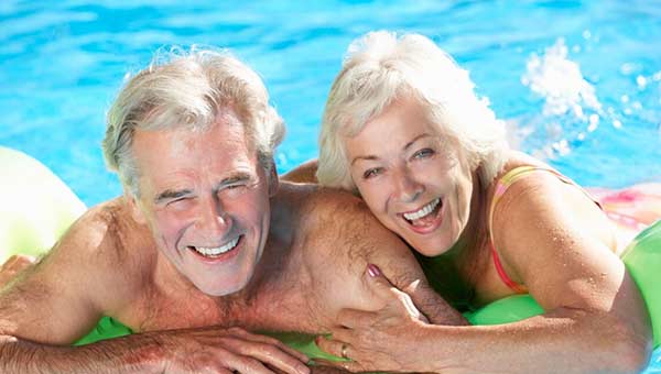 فواید شنا برای سالمندان